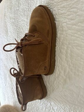 Women’s size 10/Men’s size 8 UGG Chukka boots.  Unisex